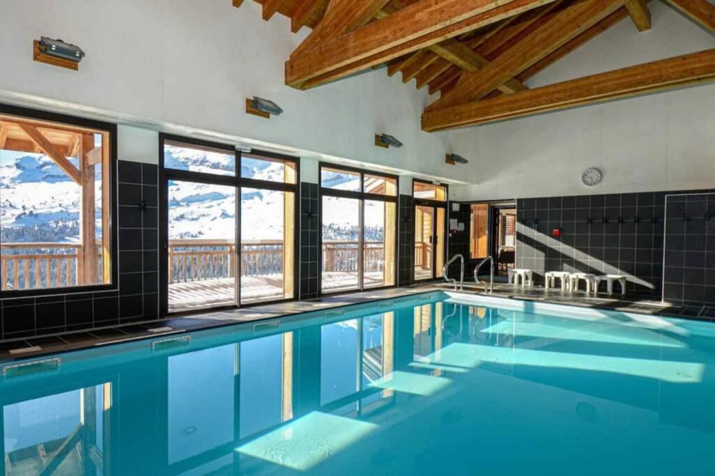 Vue panoramique sur les montagnes plein Sud - T2 Skis aux pieds, Piscine, Jacuzzi Flaine Extérieur photo